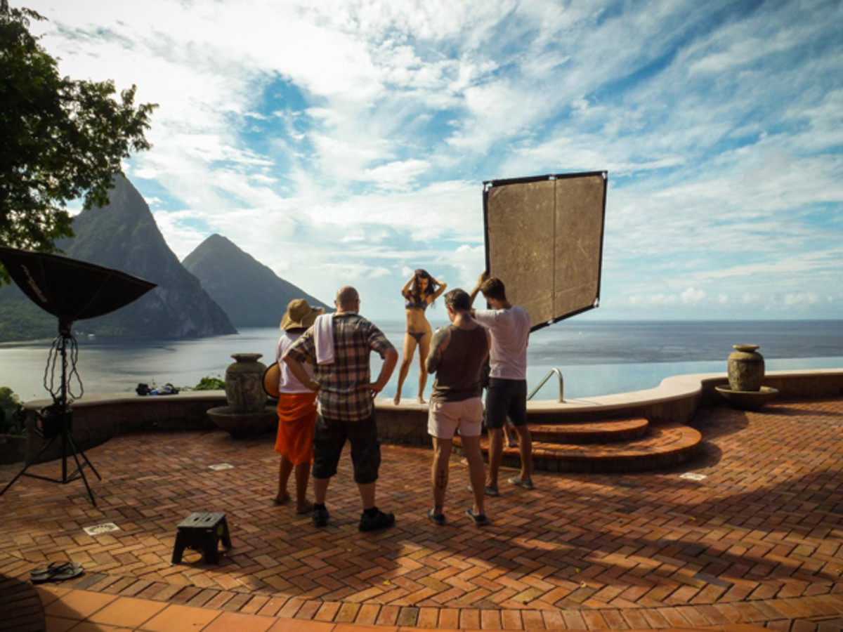 emily-ratajkowski-bts-st-lucia-sm-8.jpg